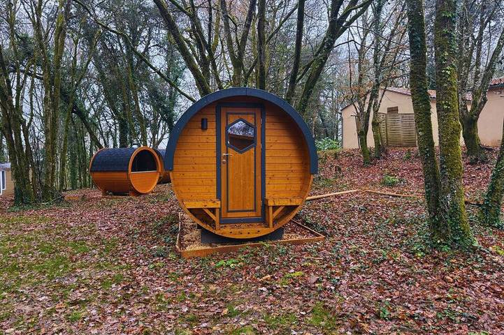 Location de vacances pour 2 personnes, avec sauna et jardin ainsi que piscine et terrasse à Calviac-en-Périgord