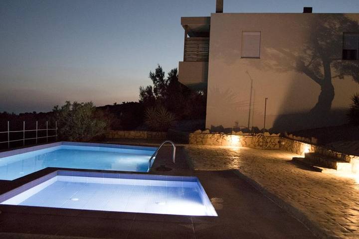 Ferienwohnung für 3 Personen, mit Kinderpool und Balkon sowie Garten und Pool auf Kreta