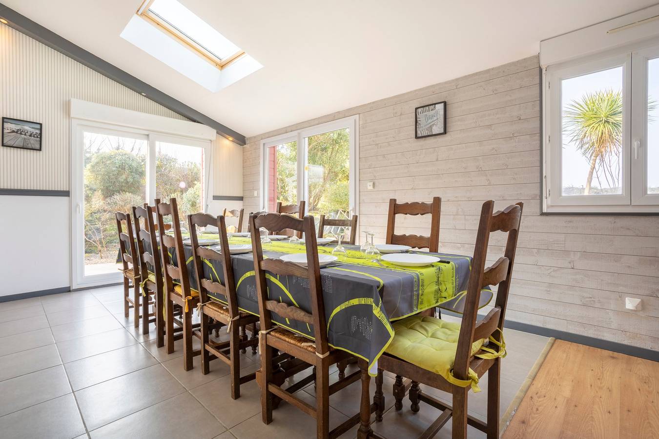 Maison de vacances 'Grande Maison À 5min Des Plages' avec piscine partagée, terrasse et jardin privé in Pouldreuzic, Côte de Cornouaille