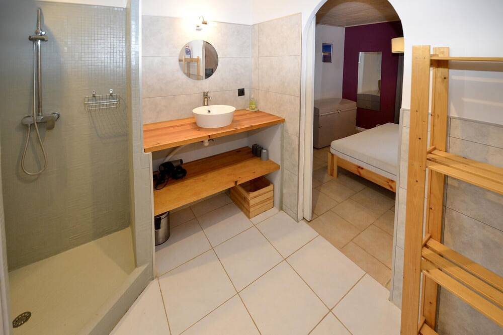 Cozy home in Besse sur Issole with swimming pool in Besse-sur-Issole, Brignoles region