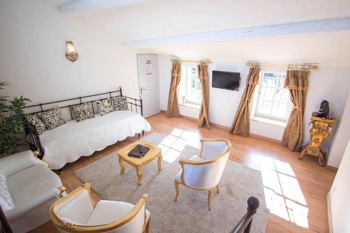 Location de vacances pour 2 personnes, avec sauna et jacuzzi ainsi que jardin et piscine à Saint-Pargoire - 4