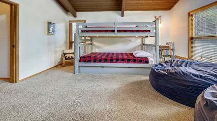 Vacation House for 8 Guests in Sunriver, Oregon, Picture 3