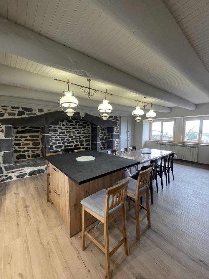 Gîte pour 12 personnes, avec jardin dans le Cantal - 2