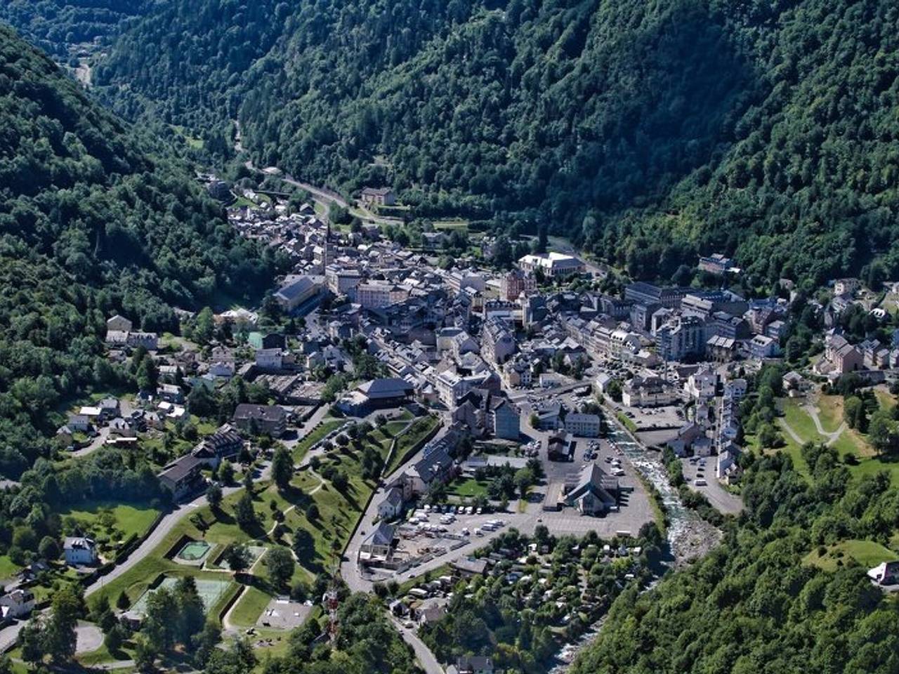 Appartement entier, Appartement confortable avec terrasse et équipements modernes in Cauterets, Parc national des Pyrénées