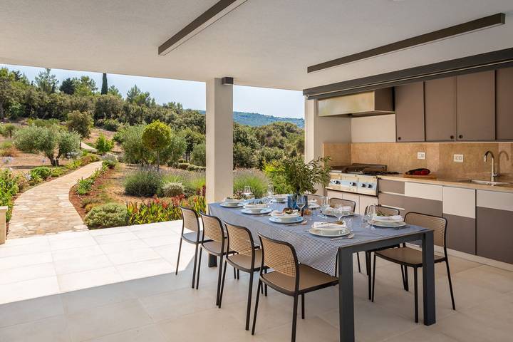 Villa pour 10 personnes, avec jacuzzi et jardin ainsi que terrasse et sauna, adapté aux familles à Splitska - 2