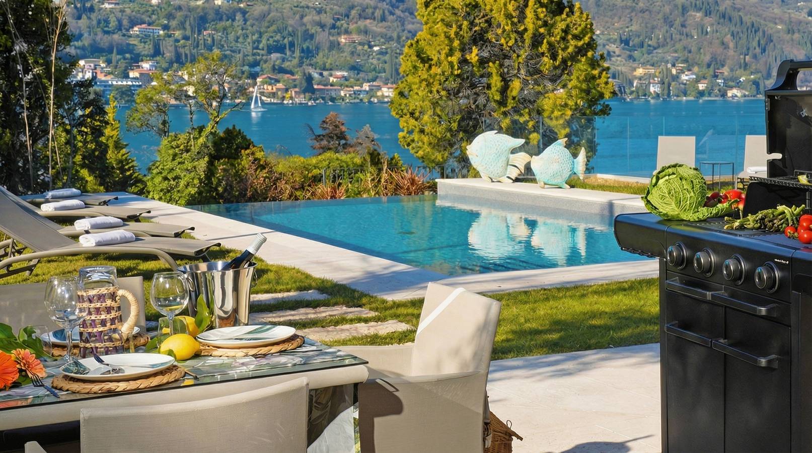 Villa Bianca Lake front in San Felice del Benaco, Prealpi Gardesane