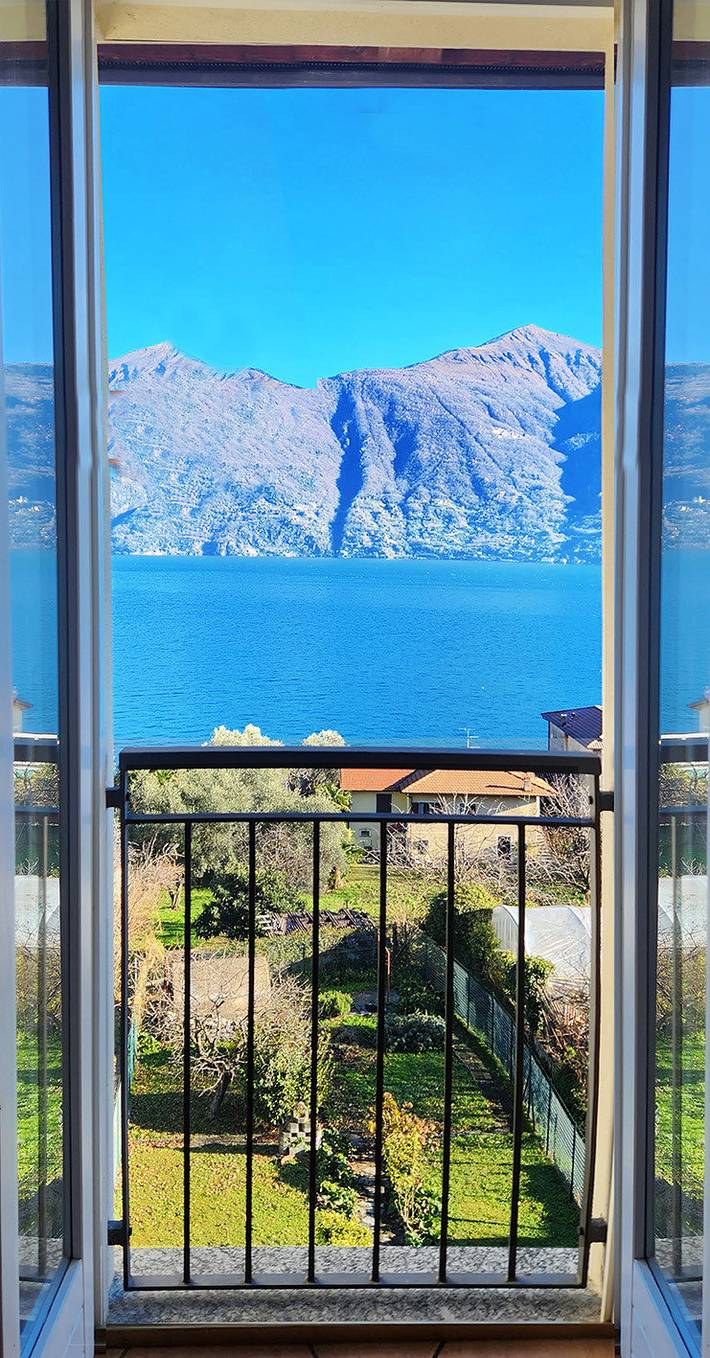Ferienwohnung für 4 Personen, mit Balkon und Seeblick in Comune di San Siro
