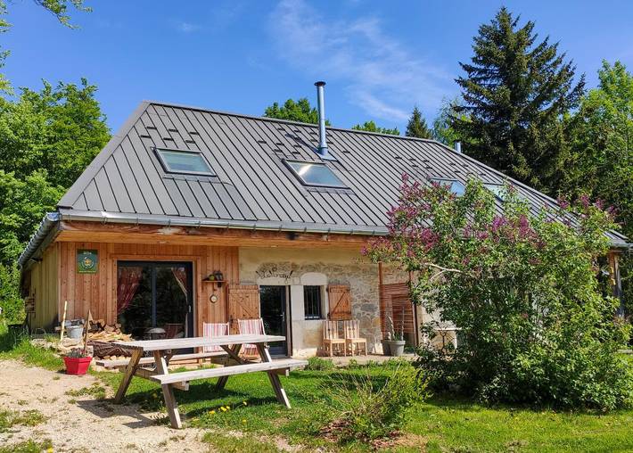 Gîte pour 6 personnes, avec terrasse, animaux acceptés à Les Déserts - 2