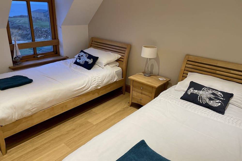 Modern Fisherman's Cottage with Stunning Uninterrupted Views of the Moray Firth in Findochty, Moray