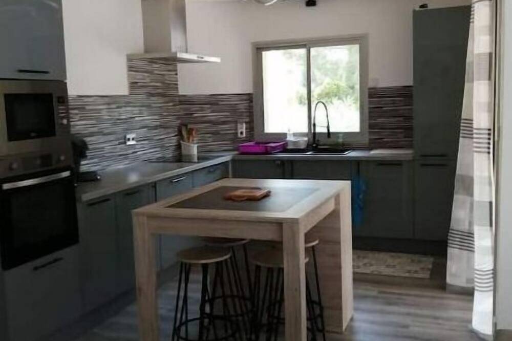5 minutes from the beach. House with a porch and a patio. Ideal for families in La Côte Vermeille, Argelès-sur-Mer