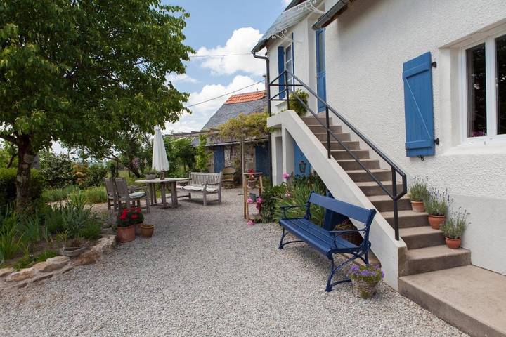 Gîte pour 2 personnes, avec jardin ainsi que piscine et vue à Soudaine-Lavinadière - 4
