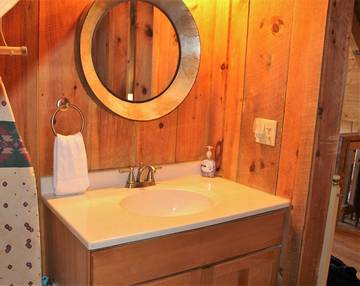 Log Cabin for 4 Guests in Sevier County, Picture 3
