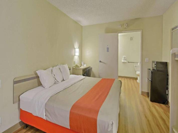 Apartamento entero, 1 cama king size | Bañera accesible para personas con movilidad reducida, Nsmk in Municipio de Maple Shade, Condado de Burlington