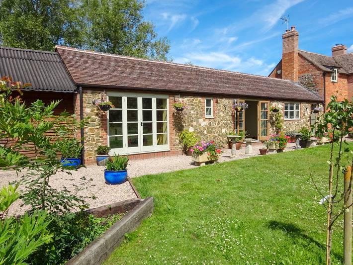 Glamping for 2 people, with garden in Worcestershire