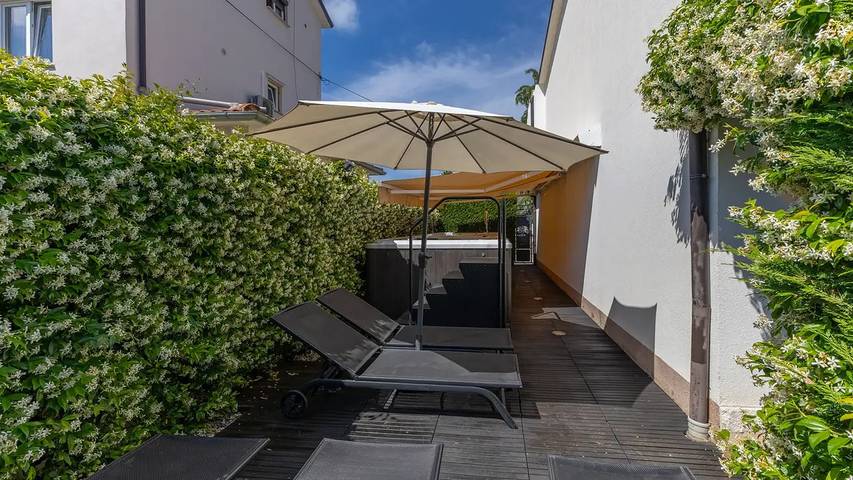 Villa mit pool für 10 Personen, mit Whirlpool und Pool sowie Garten und Balkon in Poreč