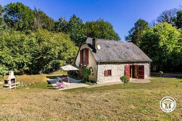 Gîte pour 5 personnes, avec jardin à Ouzous