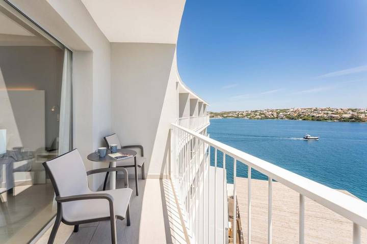 Hôtel pour 2 personnes, avec sauna et piscine ainsi que balcon et jacuzzi à Es Castell - 2