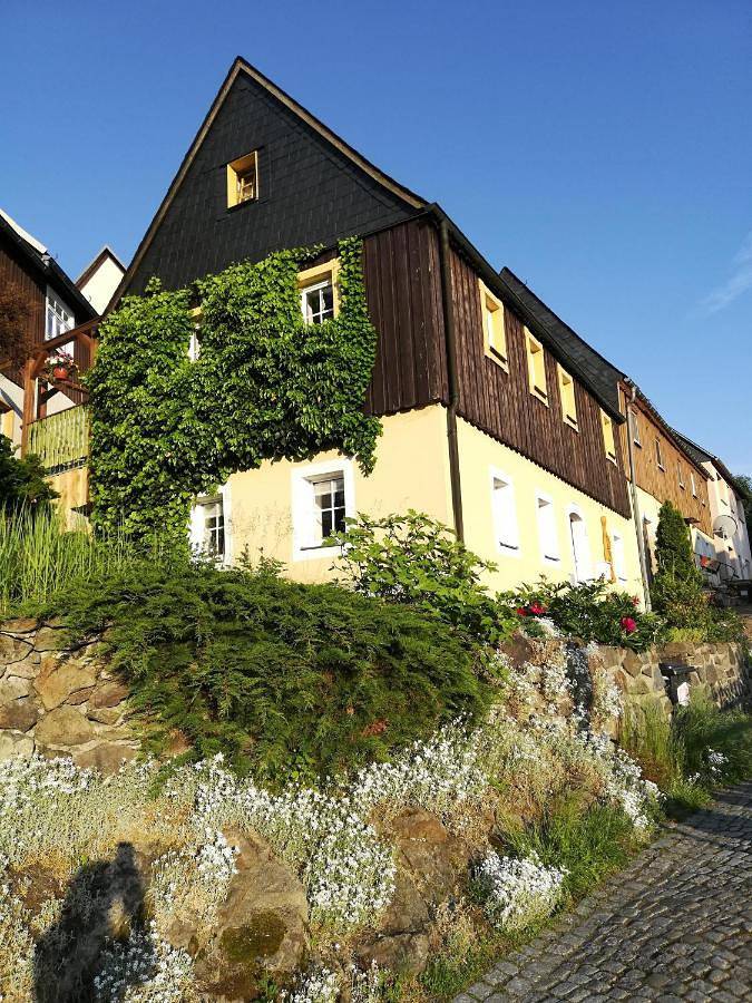 Ferienhaus für 8 Personen, mit Terrasse und Garten sowie Sauna und Ausblick