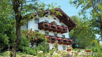 Ferienwohnung für 4 Personen, mit Garten und Seeblick, kinderfreundlich in Waging am See