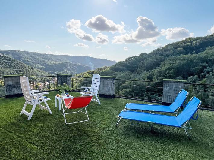 Ferienwohnung für 6 Personen, mit Terrasse und Garten in Prelà