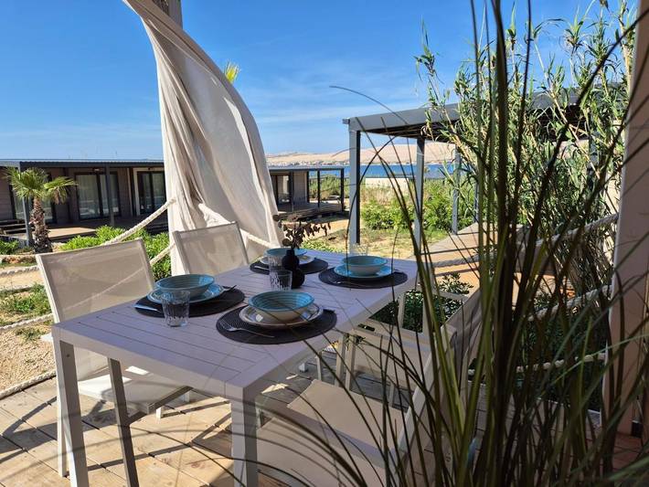 Camping per 5 persone, con Balcone e Terrazza nonché Giardino e Panorama a Pag