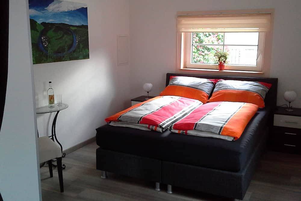 Ganze Wohnung, Komfortable Ferienwohnung,dazu ein Balkon mit faszinierenden Moselblick in Wolf, Traben-Trarbach