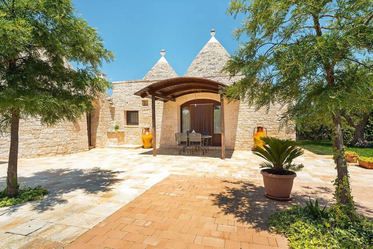 Villa 'Trullo Ulivo' con piscina condivisa, terrazza privata e Wi-Fi in Martina Franca, Provincia di Taranto