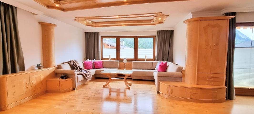 Ferienwohnung für 10 Personen, mit Balkon und Terrasse sowie Garten und Sauna in Neustift