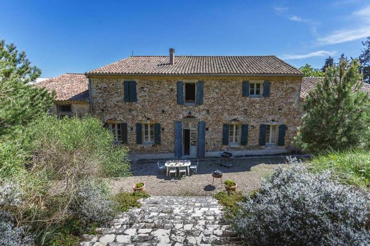Location de vacances pour 8 personnes, avec piscine, adapté aux familles à Gaja-et-Villedieu