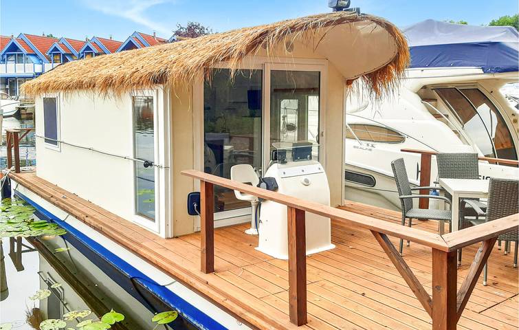 Hausboot für 4 Personen, mit Terrasse und Ausblick sowie Seeblick, mit Haustier in Brandenburg - 2