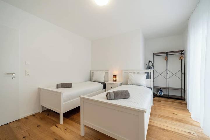 Ganze Wohnung, Charming Swiss Haven | Smart Home, 1Gb WiFi, Ground Floor, 3 mins to Hospital! in Zofingen, Aargau-Basel