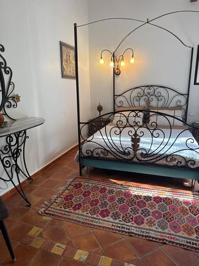 Chambre d’hôte pour 4 personnes, avec piscine ainsi que jardin et jacuzzi à Saint-Laurent-d'Aigouze - 2