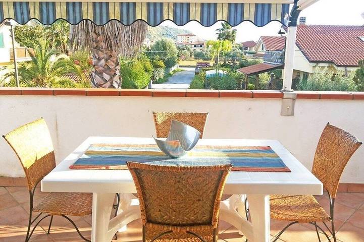 Ferienwohnung für 5 Personen, mit Terrasse und Garten in Marina di Ascea