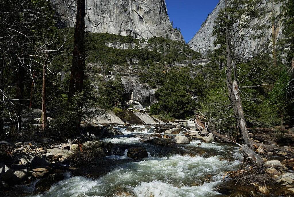 Nahe Yosemite: Bass Lake Cabin mit Whirlpool und Seeblick in Bass Lake