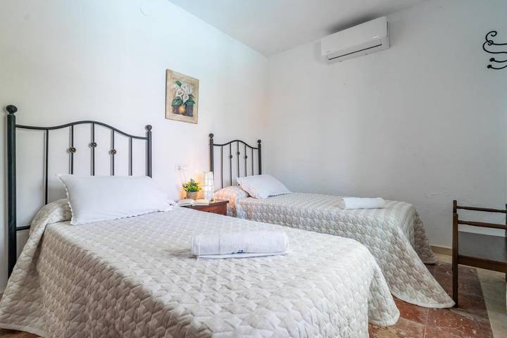 Casa rural para 10 personas, con terraza y vistas en Parque Natural Sierras Subbéticas - 2