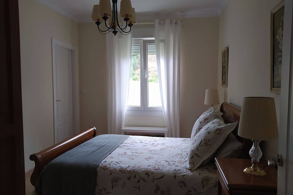 Casa do Olmo Villa with farm in an urban environment. Close to beaches. in Ortigueira, Galician Coast