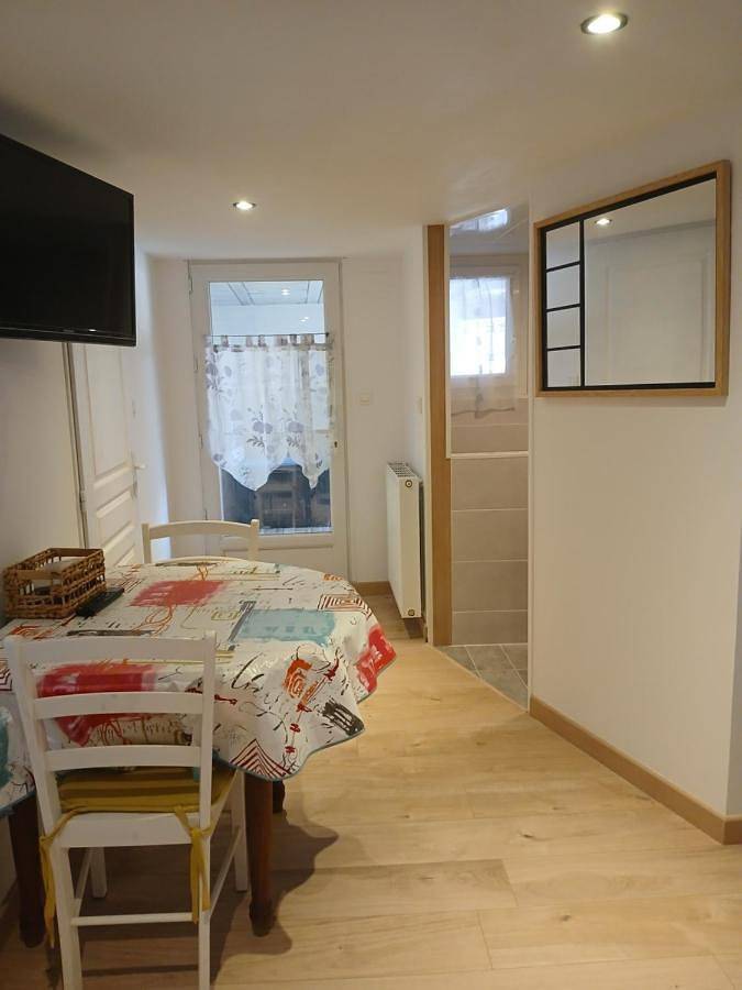 Gîte pour 2 personnes, avec jardin et terrasse à Saintes - 4