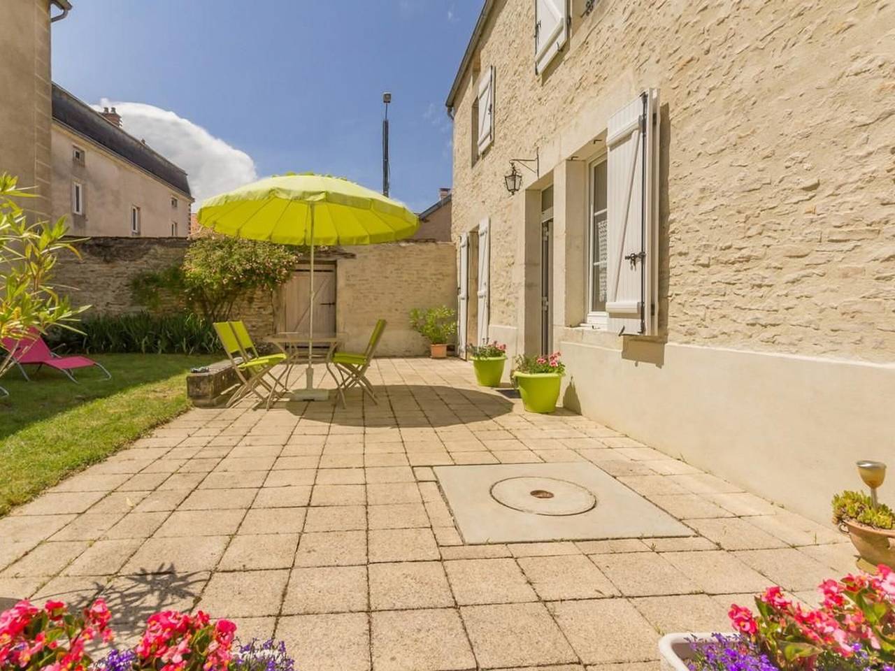 Casas rurales renovadas en Chaignay: encanto de piedra y madera, jardín, cerca de Dijon in Chaignay, Región de Dijon