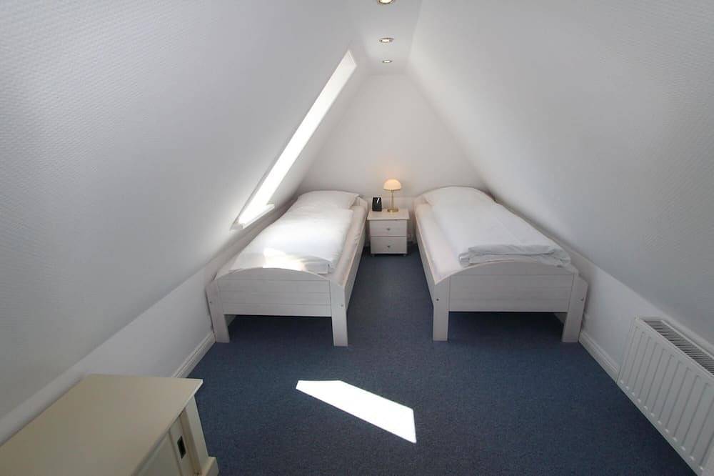 Ganze Wohnung, Ruhig gelegene Ferienwohnung mit zwei Zimmern am Rande von Wenningstedt in Wenningstedt, Sylt