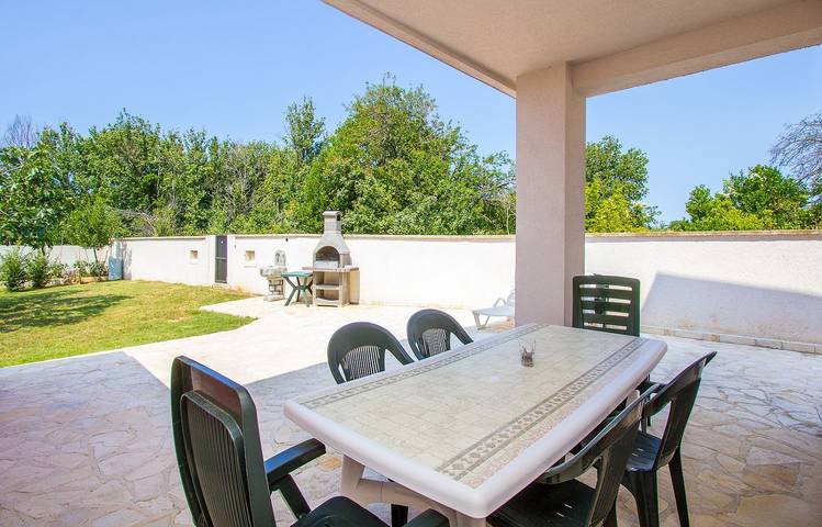 Ferienhaus für 5 Personen, mit Terrasse und Garten in Banjole