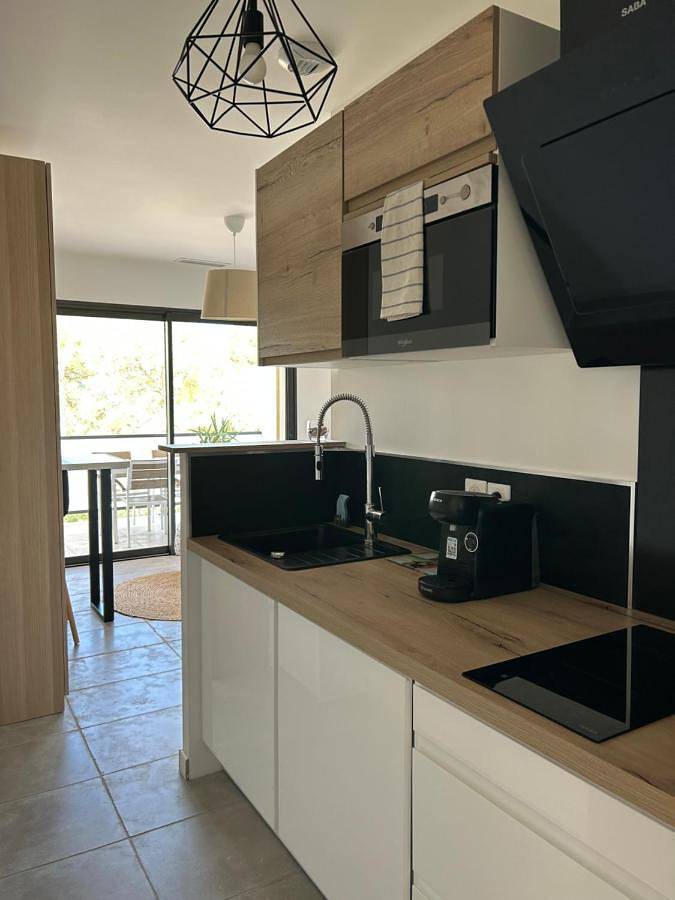 Gîte pour 2 personnes, avec vue ainsi que terrasse et piscine à Saint-Mathieu-de-Tréviers - 2