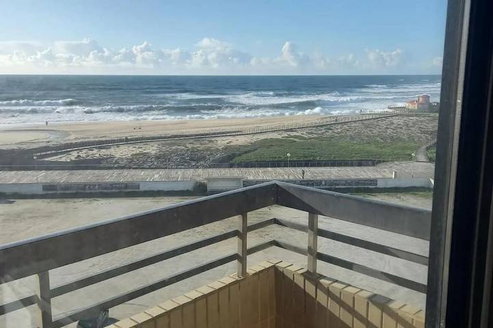 Gîte pour 5 personnes, avec balcon/terrasse dans A Ver-o-Mar