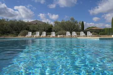 Gîte pour 2 personnes, avec terrasse et piscine, animaux acceptés dans les Bouches-du-Rhône