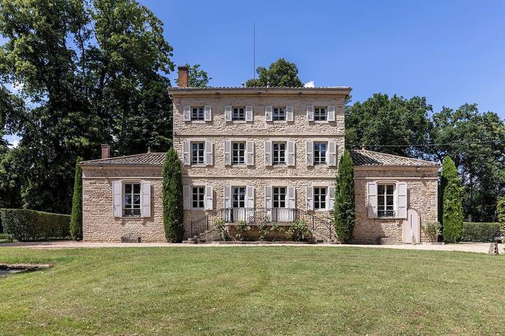 Location de vacances pour 11 personnes, avec jardin à Pont-de-Vaux