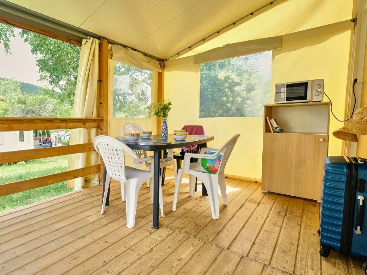 Zecamping 3 étoiles piscine chauffée locatif 20m2 in Lussas, Ardèche