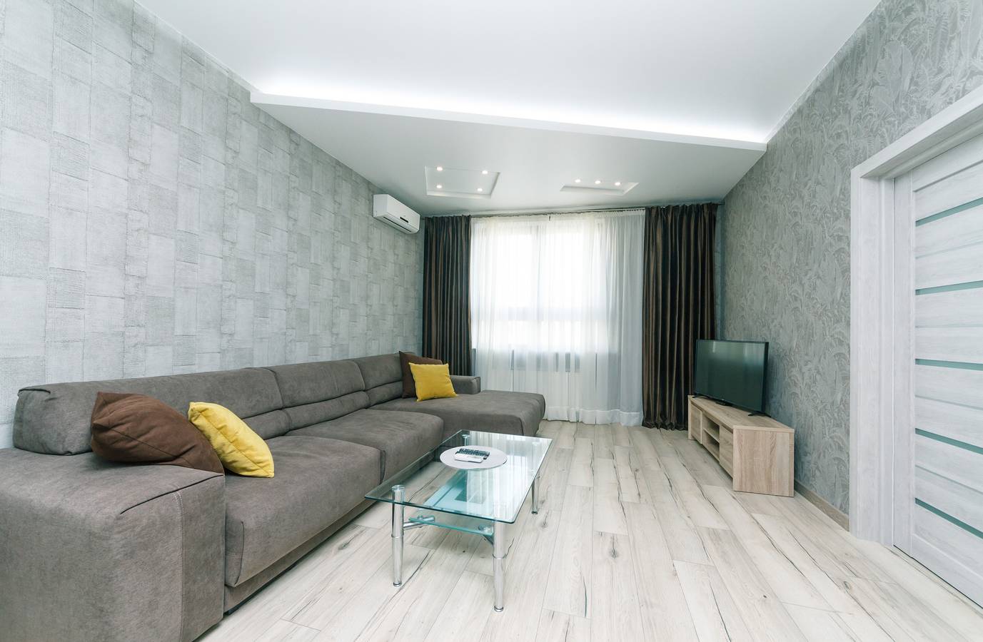 Ganze Wohnung, Zwei Schlafzimmer Lux 44 Shota Rustaveli Str Zentrum in Kiew, Ukraine