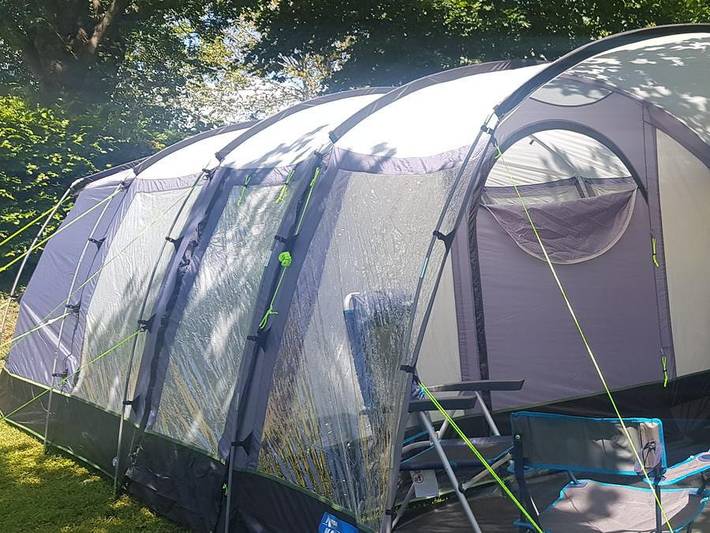 Camping La Grappe Fleurie - Tienda de campaña 4 personas - DIYourTent Opción de montaje de la tienda a la llegada in Fleurie, Beaujolais