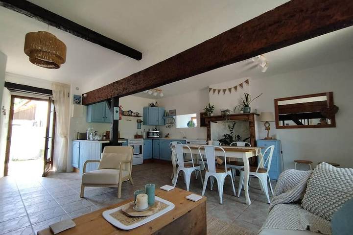 Ferienhaus für 6 Personen, mit Terrasse und Pool sowie Garten - 1