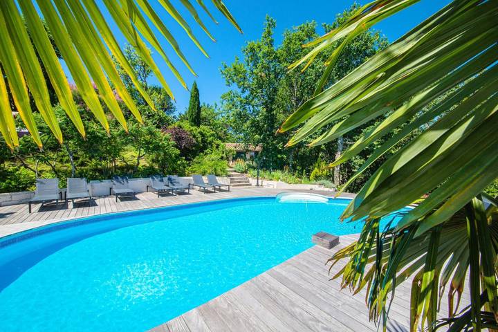 Gîte pour 15 personnes, avec Terrasse ainsi que Jardin et Piscine à Gaillac