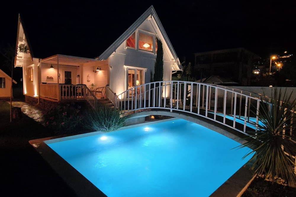 Uniqe house with heating pool disingned for holydays.. in Turkiska Egeiska havet